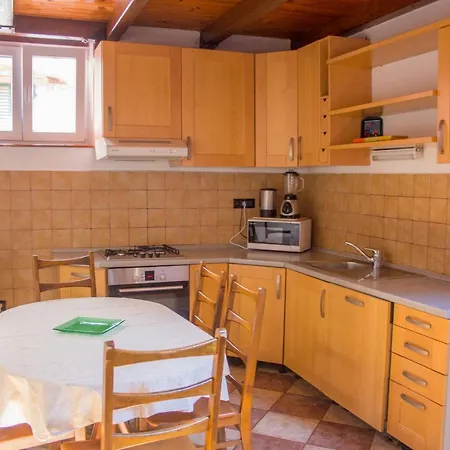Apartment Planetrovinj *