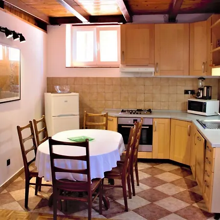 Planetrovinj Apartment *