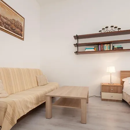 Planetrovinj Apartamento *