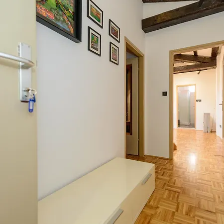 Planetrovinj Apartamento